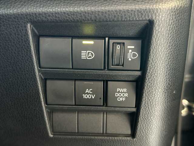 トヨタ ヴォクシー ハイブリッド S－Z 愛知県 2023(令5)年 3.2万km グリッターブラックガラスフレーク 純正10.5型ナビ/純正フリップダウンモニター/フルセグTV/バックカメラ/（BT/CD/DVD/HDMI)/プリクラッシュセーフティー/レーダークルーズコントロール/レーンディパーチャーアラート/クリアランスソナー/パーキングセンサー/ロードサインアシスト/横滑り防止装置/両側パワースライドドア/ビルトインETC/AC100V/リアサンシェード/LEDヘッドライト/オートライト/オートハイビーム