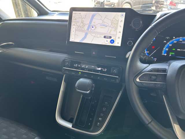 トヨタ ヴォクシー ハイブリッド S－Z 愛知県 2023(令5)年 3.2万km グリッターブラックガラスフレーク 純正10.5型ナビ/純正フリップダウンモニター/フルセグTV/バックカメラ/（BT/CD/DVD/HDMI)/プリクラッシュセーフティー/レーダークルーズコントロール/レーンディパーチャーアラート/クリアランスソナー/パーキングセンサー/ロードサインアシスト/横滑り防止装置/両側パワースライドドア/ビルトインETC/AC100V/リアサンシェード/LEDヘッドライト/オートライト/オートハイビーム