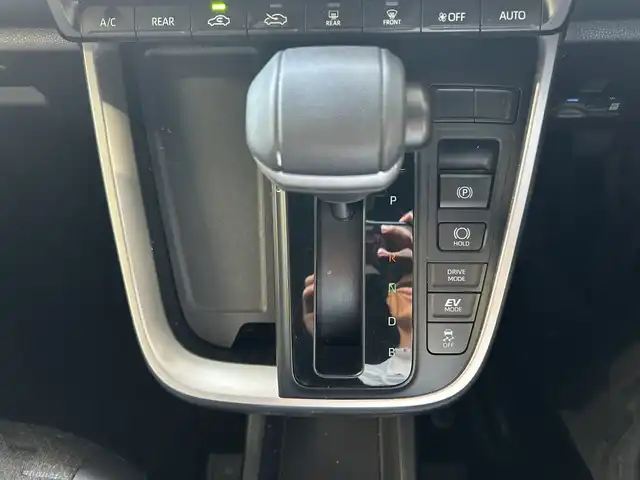 トヨタ ヴォクシー ハイブリッド S－Z 愛知県 2023(令5)年 3.2万km グリッターブラックガラスフレーク 純正10.5型ナビ/純正フリップダウンモニター/フルセグTV/バックカメラ/（BT/CD/DVD/HDMI)/プリクラッシュセーフティー/レーダークルーズコントロール/レーンディパーチャーアラート/クリアランスソナー/パーキングセンサー/ロードサインアシスト/横滑り防止装置/両側パワースライドドア/ビルトインETC/AC100V/リアサンシェード/LEDヘッドライト/オートライト/オートハイビーム