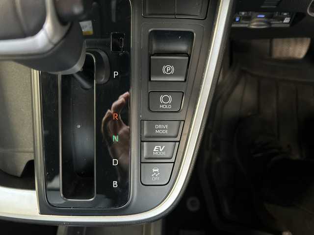 トヨタ ヴォクシー ハイブリッド S－Z 愛知県 2023(令5)年 3.2万km グリッターブラックガラスフレーク 純正10.5型ナビ/純正フリップダウンモニター/フルセグTV/バックカメラ/（BT/CD/DVD/HDMI)/プリクラッシュセーフティー/レーダークルーズコントロール/レーンディパーチャーアラート/クリアランスソナー/パーキングセンサー/ロードサインアシスト/横滑り防止装置/両側パワースライドドア/ビルトインETC/AC100V/リアサンシェード/LEDヘッドライト/オートライト/オートハイビーム