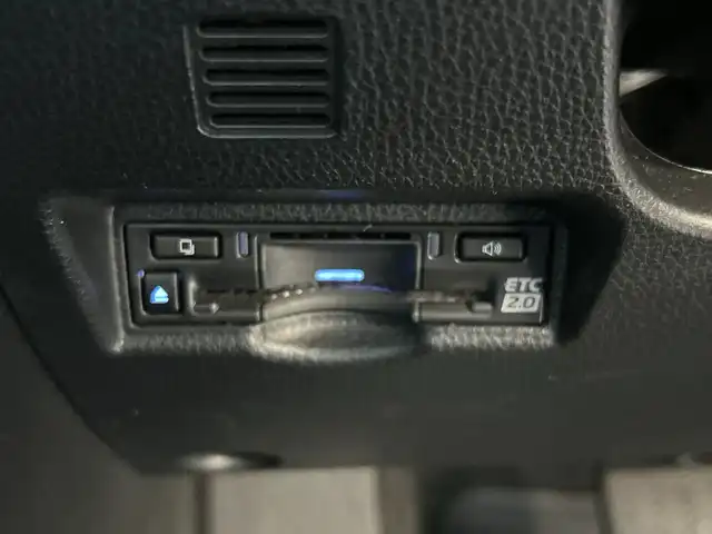 トヨタ ヴォクシー ハイブリッド S－Z 愛知県 2023(令5)年 3.2万km グリッターブラックガラスフレーク 純正10.5型ナビ/純正フリップダウンモニター/フルセグTV/バックカメラ/（BT/CD/DVD/HDMI)/プリクラッシュセーフティー/レーダークルーズコントロール/レーンディパーチャーアラート/クリアランスソナー/パーキングセンサー/ロードサインアシスト/横滑り防止装置/両側パワースライドドア/ビルトインETC/AC100V/リアサンシェード/LEDヘッドライト/オートライト/オートハイビーム