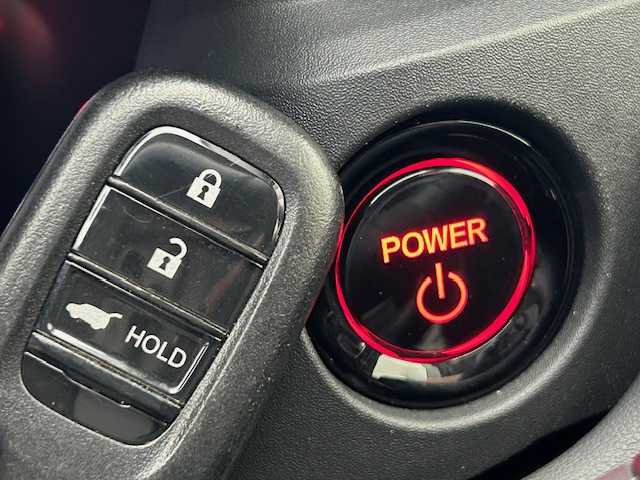 ホンダ ヴェゼル ハイブリッド e:HEV Z 宮城県 2021(令3)年 1.7万km サンドカーキパール 純正ディスプレイオーディオ/（ナビ　フルセグＴＶ　Ｂｌｕｅｔｏｏｔｈ接続）/ビルトインＥＴＣ/バックカメラ/前後コーナーセンサー/全方位ドライブレコーダー/前席シートヒーター/電動リアゲート/レーンアシスト/ステアリングヒーター/ブラインドスポットインフォメーション/純正１８インチアルミホイール/追従型クルーズコントロール/オートマチックハイビーム/アイドリングストップ/USB入力端子