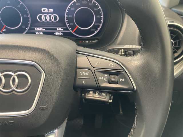 アウディ Ｑ２ 35TDIアドバンスド 熊本県 2022(令4)年 1.3万km 黒 ・キーレス/・ハイビームアシスト/・パーキングエイド/・ADA/・距離警告/・Audiプレセンス/・Audiアクティブレーンアシスト/・休憩の推奨/・クルーズコントロール(追従式)/・純正メモリナビ/　【DVD・Bluetooth・USB・SD・AUX】/・フルセグTV/・携帯連携/　【AppleCarPlay・AndroidAuto】/・バックカメラ/・ETC2.0/・ドライブレコーダー(前後録画)/・GPSレーダー/・パワーバックドア/・LEDヘッドランプ/・純正マット/・保証書/取説