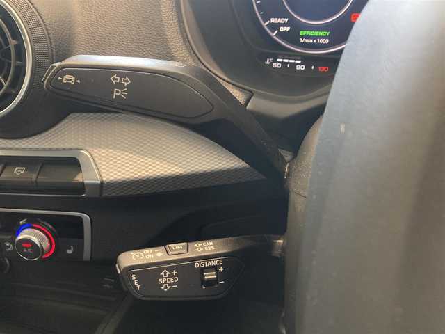 アウディ Ｑ２ 35TDIアドバンスド 熊本県 2022(令4)年 1.3万km 黒 ・キーレス/・ハイビームアシスト/・パーキングエイド/・ADA/・距離警告/・Audiプレセンス/・Audiアクティブレーンアシスト/・休憩の推奨/・クルーズコントロール(追従式)/・純正メモリナビ/　【DVD・Bluetooth・USB・SD・AUX】/・フルセグTV/・携帯連携/　【AppleCarPlay・AndroidAuto】/・バックカメラ/・ETC2.0/・ドライブレコーダー(前後録画)/・GPSレーダー/・パワーバックドア/・LEDヘッドランプ/・純正マット/・保証書/取説