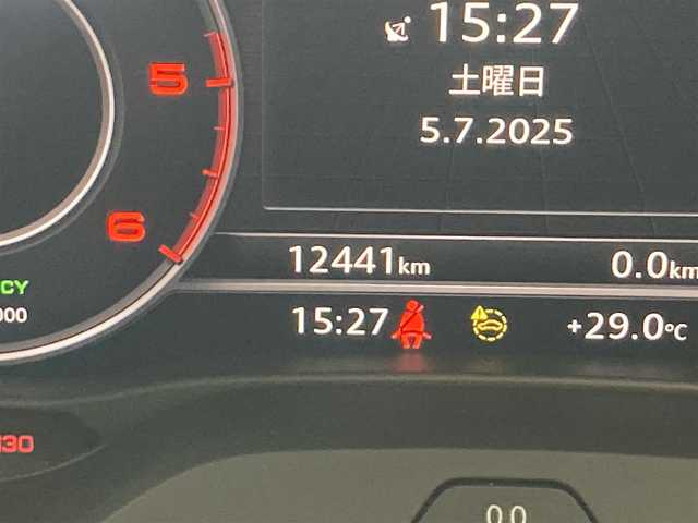アウディ Ｑ２ 35TDIアドバンスド 熊本県 2022(令4)年 1.3万km 黒 ・キーレス/・ハイビームアシスト/・パーキングエイド/・ADA/・距離警告/・Audiプレセンス/・Audiアクティブレーンアシスト/・休憩の推奨/・クルーズコントロール(追従式)/・純正メモリナビ/　【DVD・Bluetooth・USB・SD・AUX】/・フルセグTV/・携帯連携/　【AppleCarPlay・AndroidAuto】/・バックカメラ/・ETC2.0/・ドライブレコーダー(前後録画)/・GPSレーダー/・パワーバックドア/・LEDヘッドランプ/・純正マット/・保証書/取説