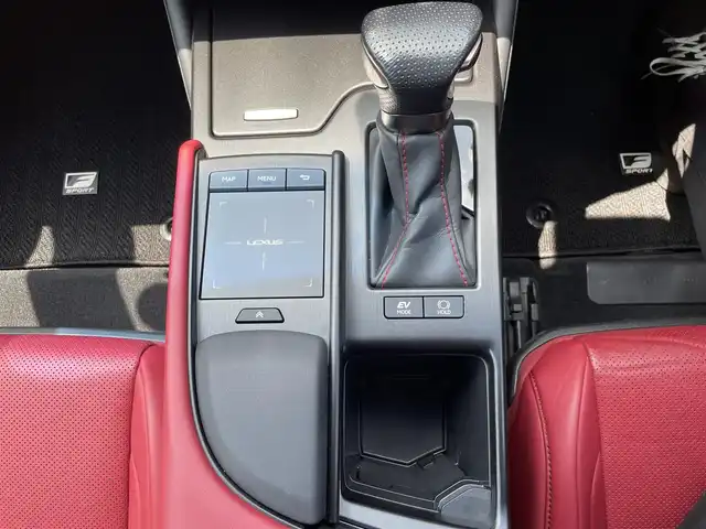 レクサス ＥＳ 300h Fスポーツ 福岡県 2019(平31)年 5.6万km ホワイトノーヴァガラスフレーク ムーンルーフ/Fスポーツ専用パワーシート/サンシェード/純正ナビ/フルセグTV/三眼LEDヘッドライト/デジタルインナーミラー/ブラインドスポットモニター/パワートランク/シートメモリー/シーケンシャルウィンカー/PASA/RCTA/先行車発信告知/EVMODE/ブレーキホールド/LEXUS純正エンジンスターター/バックサイドモニター/ビルトインETC２．０/ワンオーナー/パドルシフト/ACC/クリアランスソナー/TVキャンセラー/LEXUSセーフティプラス