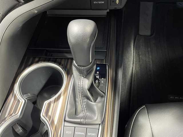 トヨタ カムリ G レザーパッケージ 大阪府 2019(令1)年 3万km プラチナホワイトパールマイカ 純正８ｉｎｃナビ　ＴＲＤエアロ　衝突軽減　レーンアシスト　クリアランスソナー　ＢＳＭ　オートハイビーム　ＥＴＣ　ドラレコ　シートヒーター　バックカメラ　　レーダークルコン　プッシュスタート
