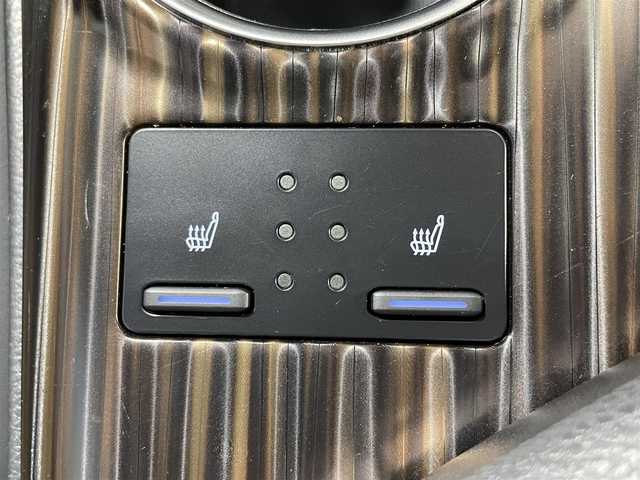 トヨタ カムリ G レザーパッケージ 大阪府 2019(令1)年 3万km プラチナホワイトパールマイカ 純正８ｉｎｃナビ　ＴＲＤエアロ　衝突軽減　レーンアシスト　クリアランスソナー　ＢＳＭ　オートハイビーム　ＥＴＣ　ドラレコ　シートヒーター　バックカメラ　　レーダークルコン　プッシュスタート