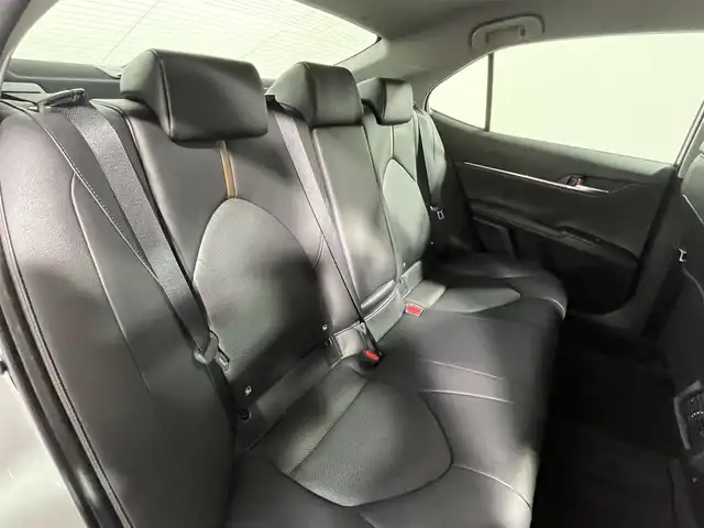 トヨタ カムリ G レザーパッケージ 大阪府 2019(令1)年 3万km プラチナホワイトパールマイカ 純正８ｉｎｃナビ　ＴＲＤエアロ　衝突軽減　レーンアシスト　クリアランスソナー　ＢＳＭ　オートハイビーム　ＥＴＣ　ドラレコ　シートヒーター　バックカメラ　　レーダークルコン　プッシュスタート