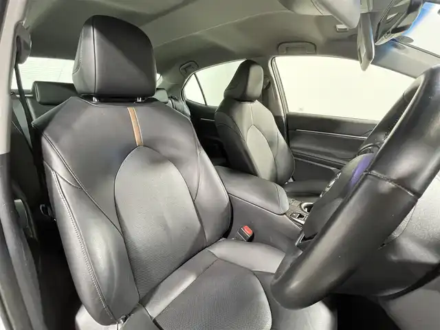 トヨタ カムリ G レザーパッケージ 大阪府 2019(令1)年 3万km プラチナホワイトパールマイカ 純正８ｉｎｃナビ　ＴＲＤエアロ　衝突軽減　レーンアシスト　クリアランスソナー　ＢＳＭ　オートハイビーム　ＥＴＣ　ドラレコ　シートヒーター　バックカメラ　　レーダークルコン　プッシュスタート