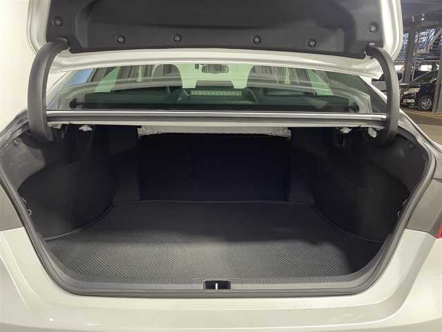 トヨタ カムリ G レザーパッケージ 大阪府 2019(令1)年 3万km プラチナホワイトパールマイカ 純正８ｉｎｃナビ　ＴＲＤエアロ　衝突軽減　レーンアシスト　クリアランスソナー　ＢＳＭ　オートハイビーム　ＥＴＣ　ドラレコ　シートヒーター　バックカメラ　　レーダークルコン　プッシュスタート