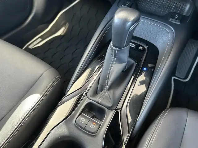 トヨタ カローラツーリング ハイブリッド ダブルバイビー 愛知県 2020(令2)年 3.3万km スパークリングブラックパールクリスタルシャイン 純正9型DA(フルセグ、Bluetooth）/BSM/ETC/Bカメラ/ACC/シートヒーター（D+N)/ステアリングヒーター/電子パーキング/オートホールド/LEDヘッドライト/衝突軽減ブレーキ/レーンキープアシスト/オートハイビーム/オートライト/ドラレコ前方/純正フロアマット/純正17インチAW/コーナーセンサー/ハーフレザーシート/Pスタート/横滑り防止装置