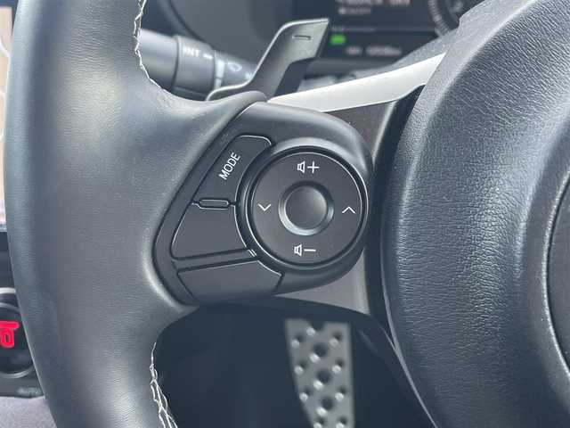 トヨタ ＧＲ８６ RZ 滋賀県 2023(令5)年 1.3万km 赤 ９型ナビ/（CD/DVD/フルセグ/Bluetooth）/バックカメラ/ＥＴＣ/アイサイト/衝突軽減ブレーキ/追従クルコン/レーンアシスト/全方位ドラレコ/ハーフレザー/シートヒーター/パドルシフト/LEDヘッドライト/フォグライト