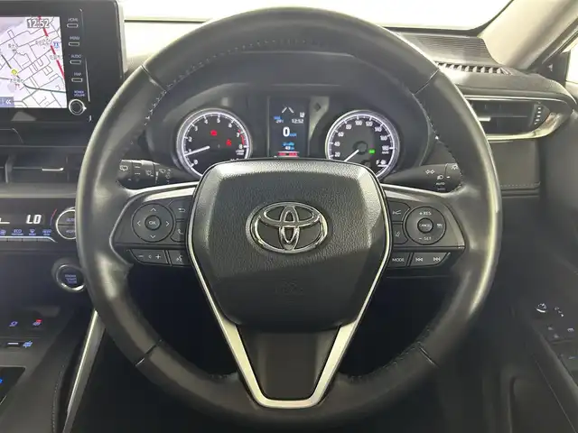 トヨタ ハリアー S 佐賀県 2022(令4)年 2.9万km ブラック 純正8インチディスプレイオーディオ/AM/FM/Bluetooth/Miracast/バックカメラ/ETC/プリクラッシュセーフティ/レーントレーシングアシスト/クルーズコントロール(追従あり)/オートマチックハイビーム/ロードサイトアシスト/パーキングサポートブレーキ/LEDヘッドライト/オートライト/純正17インチアルミホイール/純正フロアマット/革巻きステアリング/ステアリングスイッチ/ダイヤル式左右独立温度調整オートエアコン/スマートキー/プッシュスタート/禁煙車