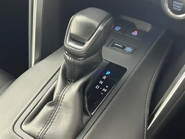 トヨタ ハリアー S 佐賀県 2022(令4)年 2.9万km ブラック 純正8インチディスプレイオーディオ/AM/FM/Bluetooth/Miracast/バックカメラ/ETC/プリクラッシュセーフティ/レーントレーシングアシスト/クルーズコントロール(追従あり)/オートマチックハイビーム/ロードサイトアシスト/パーキングサポートブレーキ/LEDヘッドライト/オートライト/純正17インチアルミホイール/純正フロアマット/革巻きステアリング/ステアリングスイッチ/ダイヤル式左右独立温度調整オートエアコン/スマートキー/プッシュスタート/禁煙車