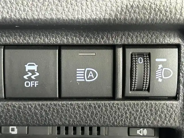 トヨタ ハリアー S 佐賀県 2022(令4)年 2.9万km ブラック 純正8インチディスプレイオーディオ/AM/FM/Bluetooth/Miracast/バックカメラ/ETC/プリクラッシュセーフティ/レーントレーシングアシスト/クルーズコントロール(追従あり)/オートマチックハイビーム/ロードサイトアシスト/パーキングサポートブレーキ/LEDヘッドライト/オートライト/純正17インチアルミホイール/純正フロアマット/革巻きステアリング/ステアリングスイッチ/ダイヤル式左右独立温度調整オートエアコン/スマートキー/プッシュスタート/禁煙車