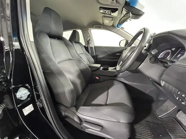 トヨタ ハリアー S 佐賀県 2022(令4)年 2.9万km ブラック 純正8インチディスプレイオーディオ/AM/FM/Bluetooth/Miracast/バックカメラ/ETC/プリクラッシュセーフティ/レーントレーシングアシスト/クルーズコントロール(追従あり)/オートマチックハイビーム/ロードサイトアシスト/パーキングサポートブレーキ/LEDヘッドライト/オートライト/純正17インチアルミホイール/純正フロアマット/革巻きステアリング/ステアリングスイッチ/ダイヤル式左右独立温度調整オートエアコン/スマートキー/プッシュスタート/禁煙車