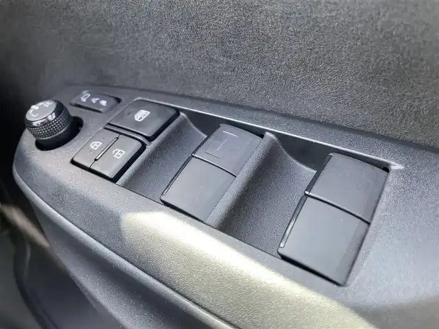 トヨタ ヤリス G 石川県 2023(令5)年 1.9万km プラチナホワイトパールマイカ 4WD/純正ディスプレイオーディオ/ナビ/バックカメラ/LEDヘッドライト/ETC/ドライブレコーダー/トヨタセーフティセンス/レーダークルーズ/スマートキー/プッシュスタート/電動ミラー/オートライト