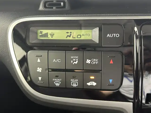 ホンダ Ｎ ＢＯＸ G Lパッケージ 佐賀県 2016(平28)年 1.3万km ブリティッシュグリーンP 純正7インチナビ/CD/DVD/フルセグTV/Bluetooth/片側パワースライドドア/横滑り防止/ビルトインETC/サンシェード/電動格納ミラー/スマートキー/スペアキー/純正フロアマット/シートバックテーブル/ドアバイザー