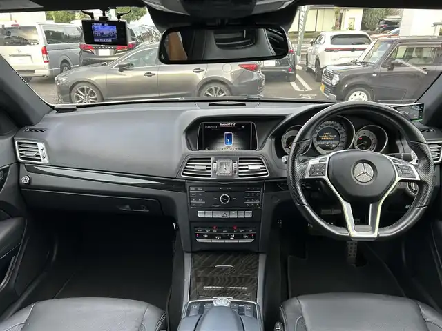 メルセデス・ベンツ Ｅ２５０ クーペ 埼玉県 2016(平28)年 6.6万km ダイヤモンドホワイト 純正メモリナビ/アイドリングストップ/アラウンドビュー/バックカメラ/クリアランスソナー/クルーズコントロール/ETC/フルセグテレビ/シートヒーター/パワーシート/DVD再生/Bluetooth接続/パーキングアシスト/純正フロアマット/レザーシート/ドライブレコーダー/PW/AAC/PS/横滑り防止装置/ABS/パドルシフト/USB接続端子/オートライト