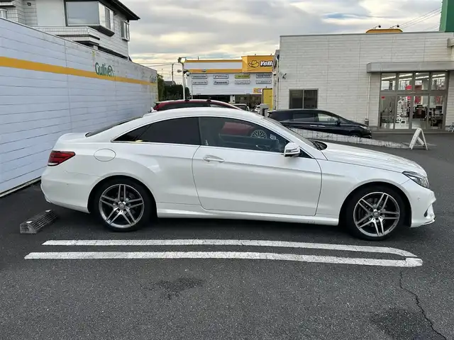 メルセデス・ベンツ Ｅ２５０ クーペ 埼玉県 2016(平28)年 6.6万km ダイヤモンドホワイト 純正メモリナビ/アイドリングストップ/アラウンドビュー/バックカメラ/クリアランスソナー/クルーズコントロール/ETC/フルセグテレビ/シートヒーター/パワーシート/DVD再生/Bluetooth接続/パーキングアシスト/純正フロアマット/レザーシート/ドライブレコーダー/PW/AAC/PS/横滑り防止装置/ABS/パドルシフト/USB接続端子/オートライト