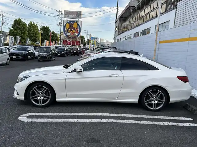 メルセデス・ベンツ Ｅ２５０ クーペ 埼玉県 2016(平28)年 6.6万km ダイヤモンドホワイト 純正メモリナビ/アイドリングストップ/アラウンドビュー/バックカメラ/クリアランスソナー/クルーズコントロール/ETC/フルセグテレビ/シートヒーター/パワーシート/DVD再生/Bluetooth接続/パーキングアシスト/純正フロアマット/レザーシート/ドライブレコーダー/PW/AAC/PS/横滑り防止装置/ABS/パドルシフト/USB接続端子/オートライト