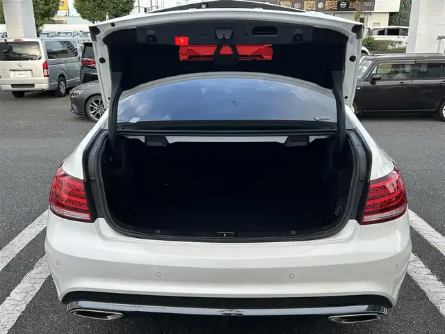 メルセデス・ベンツ Ｅ２５０ クーペ 埼玉県 2016(平28)年 6.6万km ダイヤモンドホワイト 純正メモリナビ/アイドリングストップ/アラウンドビュー/バックカメラ/クリアランスソナー/クルーズコントロール/ETC/フルセグテレビ/シートヒーター/パワーシート/DVD再生/Bluetooth接続/パーキングアシスト/純正フロアマット/レザーシート/ドライブレコーダー/PW/AAC/PS/横滑り防止装置/ABS/パドルシフト/USB接続端子/オートライト