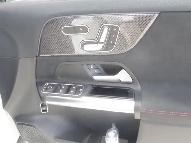 メルセデス・ベンツ ＧＬＡ２００ｄ 4マチック AMGライン 岩手県 2021(令3)年 3.3万km ポーラホワイト ワンオーナー/レーダーセーフティ パッケージ/ナビゲーションパッケージ/フルセグTV/全方位カメラ/ハーフレザーシート/パワーシート/シートヒーター /パワーバックドア/ドラレコ/DSRC/アンビエントライト/マルチビームLED/インテリジェントライトシステム