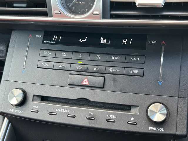 レクサス ＩＳ 250 Fスポーツ 道東・釧路十勝 2014(平26)年 10.4万km ホワイトノーヴァガラスフレーク 4WD/寒冷地仕様/純正ナビ/（DVD/CD/SD/BT）/フルセグTV/バックカメラ/純正エンジンスターター/前後ドライブレコーダー/クルーズコントロール/パドルシフト/ワイパーデアイサー/ビルトインETC/横滑り防止/レザーシート/前席パワーシート/前席シートヒーター/ベンチレーション/HIDライト/LEDフォグ/リヤフォグ/プッシュスタート/スマートキー/電格ミラー/ウィンカーミラー