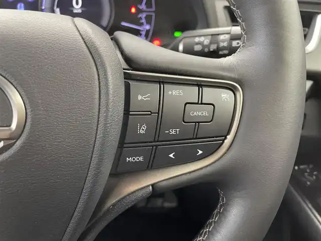 レクサス ＵＸ 250h バージョンC 群馬県 2020(令2)年 2.4万km ソニッククォーツ パノラミックビューモニター/ブラインドスポットモニター/－－－－－－－－－－/純正10.3型メーカーナビ/・10.3インチワイドディスプレイ/・レクサスUXプレミアムサウンドシステム/・CD/DVD/USB/AUX/Bluetooth/Miracast/・フルセグTV/－－－－－－－－－－/パノラミックビューモニター　ＢＳＭ　純正１０．３型メーカーナビ　合皮シート　シートヒーター　ポジションメモリー機能付パワーシート　追従クルーズコントロール　ＬＥＤヘッドライト　ＥＴＣ２．０　禁煙車
