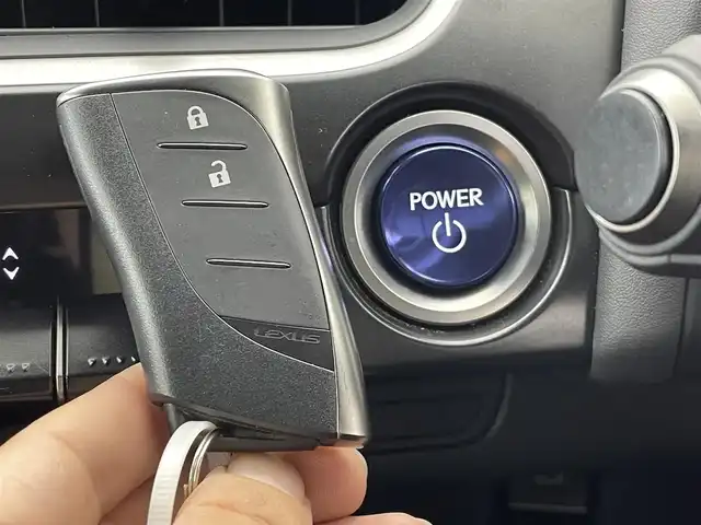 レクサス ＵＸ 250h バージョンC 群馬県 2020(令2)年 2.4万km ソニッククォーツ パノラミックビューモニター/ブラインドスポットモニター/－－－－－－－－－－/純正10.3型メーカーナビ/・10.3インチワイドディスプレイ/・レクサスUXプレミアムサウンドシステム/・CD/DVD/USB/AUX/Bluetooth/Miracast/・フルセグTV/－－－－－－－－－－/パノラミックビューモニター　ＢＳＭ　純正１０．３型メーカーナビ　合皮シート　シートヒーター　ポジションメモリー機能付パワーシート　追従クルーズコントロール　ＬＥＤヘッドライト　ＥＴＣ２．０　禁煙車