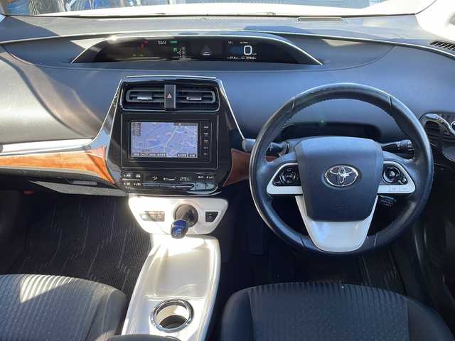 トヨタ プリウス A 長野県 2016(平28)年 8.8万km ホワイトパールクリスタルシャイン 禁煙車/モデリスタエアロ/純正SDナビ/（NSZT-W64）/BluetoothAudio/フルセグTV（走行中可）/ステアリングスイッチ/クルーズコントロール（追従機能有り）/ブラインドスポットモニタリング/オートマチックハイビーム/ヘッドアップディスプレイ/レーン逸脱警報装置/レーンキープアシスト/衝突軽減ブレーキ/パーキングアシスト/横滑り防止機能/ドライブレコーダー/LEDヘッドライト/プッシュスタート/ウインカーミラー/ミラーヒーター/ドアノブメッキ/オートライト/スマートキー
