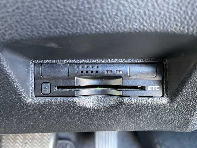 トヨタ プリウス A 長野県 2016(平28)年 8.8万km ホワイトパールクリスタルシャイン 禁煙車/モデリスタエアロ/純正SDナビ/（NSZT-W64）/BluetoothAudio/フルセグTV（走行中可）/ステアリングスイッチ/クルーズコントロール（追従機能有り）/ブラインドスポットモニタリング/オートマチックハイビーム/ヘッドアップディスプレイ/レーン逸脱警報装置/レーンキープアシスト/衝突軽減ブレーキ/パーキングアシスト/横滑り防止機能/ドライブレコーダー/LEDヘッドライト/プッシュスタート/ウインカーミラー/ミラーヒーター/ドアノブメッキ/オートライト/スマートキー