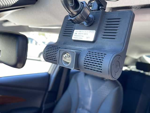 トヨタ プリウス A 長野県 2016(平28)年 8.8万km ホワイトパールクリスタルシャイン 禁煙車/モデリスタエアロ/純正SDナビ/（NSZT-W64）/BluetoothAudio/フルセグTV（走行中可）/ステアリングスイッチ/クルーズコントロール（追従機能有り）/ブラインドスポットモニタリング/オートマチックハイビーム/ヘッドアップディスプレイ/レーン逸脱警報装置/レーンキープアシスト/衝突軽減ブレーキ/パーキングアシスト/横滑り防止機能/ドライブレコーダー/LEDヘッドライト/プッシュスタート/ウインカーミラー/ミラーヒーター/ドアノブメッキ/オートライト/スマートキー