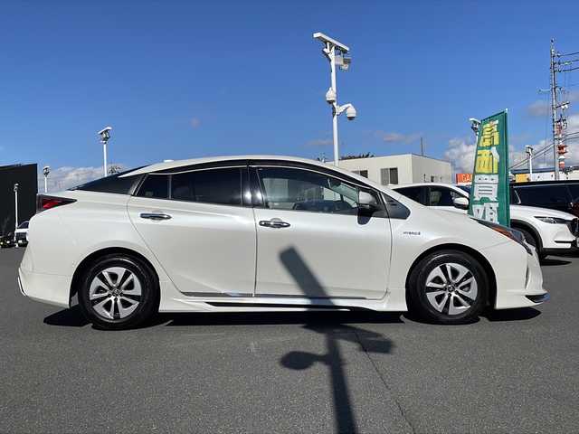 トヨタ プリウス A 長野県 2016(平28)年 8.8万km ホワイトパールクリスタルシャイン 禁煙車/モデリスタエアロ/純正SDナビ/（NSZT-W64）/BluetoothAudio/フルセグTV（走行中可）/ステアリングスイッチ/クルーズコントロール（追従機能有り）/ブラインドスポットモニタリング/オートマチックハイビーム/ヘッドアップディスプレイ/レーン逸脱警報装置/レーンキープアシスト/衝突軽減ブレーキ/パーキングアシスト/横滑り防止機能/ドライブレコーダー/LEDヘッドライト/プッシュスタート/ウインカーミラー/ミラーヒーター/ドアノブメッキ/オートライト/スマートキー