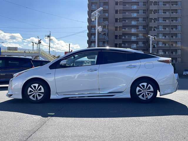 トヨタ プリウス A 長野県 2016(平28)年 8.8万km ホワイトパールクリスタルシャイン 禁煙車/モデリスタエアロ/純正SDナビ/（NSZT-W64）/BluetoothAudio/フルセグTV（走行中可）/ステアリングスイッチ/クルーズコントロール（追従機能有り）/ブラインドスポットモニタリング/オートマチックハイビーム/ヘッドアップディスプレイ/レーン逸脱警報装置/レーンキープアシスト/衝突軽減ブレーキ/パーキングアシスト/横滑り防止機能/ドライブレコーダー/LEDヘッドライト/プッシュスタート/ウインカーミラー/ミラーヒーター/ドアノブメッキ/オートライト/スマートキー