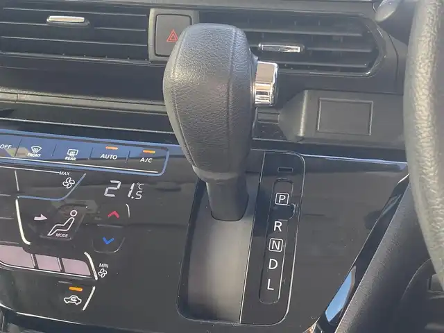 日産 デイズ ハイウェイスターG ターボ 熊本県 2019(令1)年 7.9万km ホワイトパール 純正ナビ/・BT/CD/DVD/SD/AM/FM/・フルセグTV/バックカメラ/エマージェンシーブレーキ/車線逸脱警報/前後コーナーセンサー/アイドリングストップ/革巻きステアリング/・ステアリングリモコン/オートライト/・LED/・フォグライト/ステアリングリモコン/前方ドライブレコーダー/ETC/電動格納ミラー/・ウィンカーミラー/純正ドアバイザー/純正アルミホイール/純正フロアマット/スマートキー