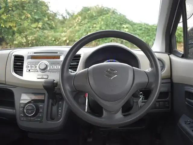 スズキ ワゴンＲ FX 福岡県 2013(平25)年 7.7万km スペリアホワイト/シルキーシルバーメタリック 純正CD/キーレスエントリー/アイドリングストップ