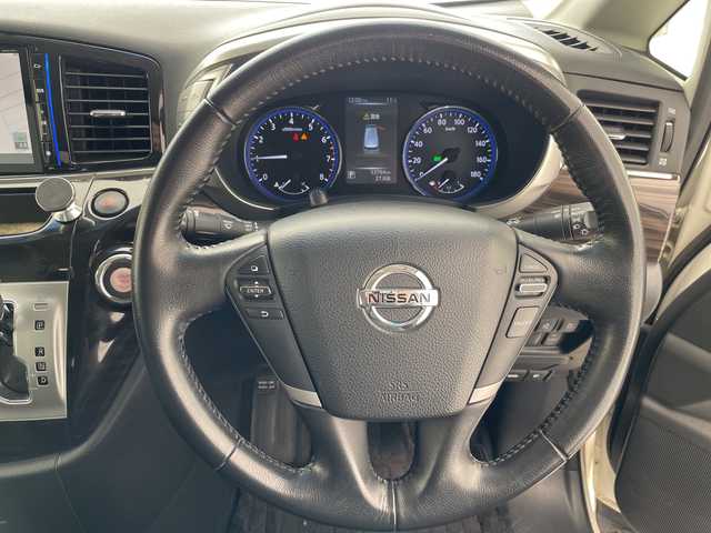 日産 エルグランド 250ハイウェイスター 愛知県 2014(平26)年 5.4万km ブリリアントホワイトパール 純正8型ナビ/両側パワースライドドア/クルーズコントロール/純正アルミホイール/LEDヘッドライト/リアオートエアコン/オートライト/ETC/フルセグ/CD DVD/Bluetooth/ステアリングスイッチ/スマートキー/プッシュスタート