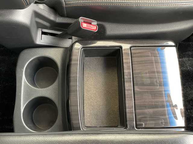 日産 エルグランド 250ハイウェイスター 愛知県 2014(平26)年 5.4万km ブリリアントホワイトパール 純正8型ナビ/両側パワースライドドア/クルーズコントロール/純正アルミホイール/LEDヘッドライト/リアオートエアコン/オートライト/ETC/フルセグ/CD DVD/Bluetooth/ステアリングスイッチ/スマートキー/プッシュスタート