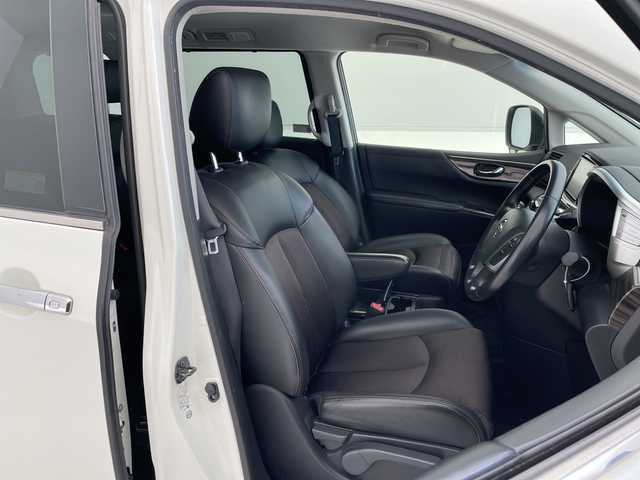 日産 エルグランド 250ハイウェイスター 愛知県 2014(平26)年 5.4万km ブリリアントホワイトパール 純正8型ナビ/両側パワースライドドア/クルーズコントロール/純正アルミホイール/LEDヘッドライト/リアオートエアコン/オートライト/ETC/フルセグ/CD DVD/Bluetooth/ステアリングスイッチ/スマートキー/プッシュスタート