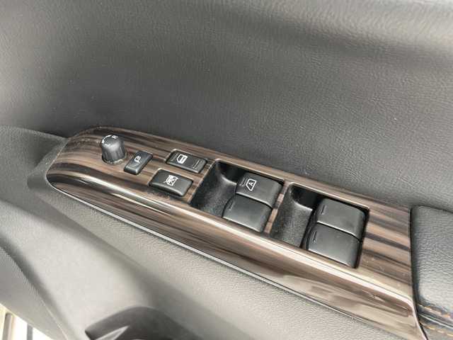 日産 エルグランド 250ハイウェイスター 愛知県 2014(平26)年 5.4万km ブリリアントホワイトパール 純正8型ナビ/両側パワースライドドア/クルーズコントロール/純正アルミホイール/LEDヘッドライト/リアオートエアコン/オートライト/ETC/フルセグ/CD DVD/Bluetooth/ステアリングスイッチ/スマートキー/プッシュスタート