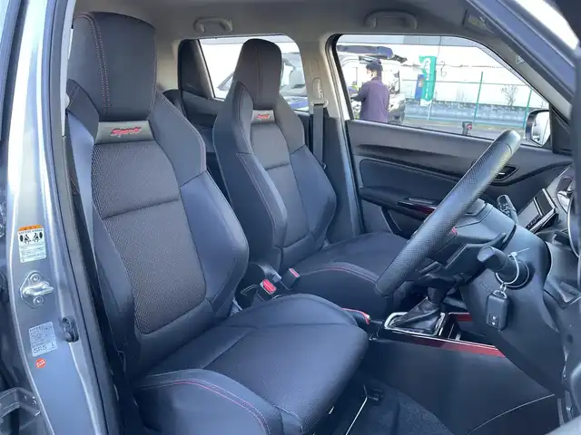 スズキ スイフト スポーツ 東京都 2023(令5)年 3万km プレミアムシルバーメタリック 純正ナビ　/全周囲カメラ　/フルセグＴＶ　/追従クルコン　/純正ドラレコ　/ビルトインＥＴＣ　/パドルシフト　/セーフティパッケージ　/Ｂｌｕｅｔｏｏｔｈ　/LEDヘッド　/純正17インチAW　/コーナーセンサー　/禁煙