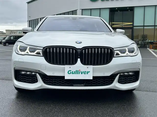 ＢＭＷ ７５０Ｌｉ Mスポーツ 奈良県 2018(平30)年 2.1万km 白 純正ナビ　/フルセグＴＶ　/BT/CD/DVD/全方位カメラ　/ドライブレコーダー　/ＢＳＭ/純正ＥＴＣ　/サンルーフ　/ハーマンカードン　/レザーシート　/全席シートヒーター　/全席エアシート　/全席パワーシート　/全席マッサージ機能付き/追従型クルーズコントロール/電動リアゲート/純正20インチアルミホイール/純正フロアマット/前後コーナーセンサー/ステアリングヒーター/全席ポジションメモリー/AUTOHOLD/リアサンシェード/LEDヘッドライト/オートライト/オートマチックハイビーム/レーンキープアシスト/衝突被害軽減システム/横滑り防止装置/盗難防止装置