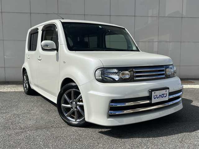 日産 キューブ ライダー パフォーマンス 埼玉県 2016(平28)年 7万km ブリリアントホワイトパール (株)IDOMが運営する【じしゃロン熊谷店】の自社ローン専用車両になりますこちらは現金またはオートローンご利用時の価格です。自社ローンご希望の方は別途その旨お申付け下さい/純正ナビ/　(フルセグTV/CD/DVD/BT/AM/FM/AUX/ipod)/純正16インチアルミホイール/純正フロアマット/オートエアコン/ヘッドライトレベライザー/純正ドアバイザー/エコモード/スマートキー/スペアキー１本/プッシュスタート/パワーステアリング/パワーウィンドウ/アイドリングストップ/横滑り防止機能/盗難防止装置
