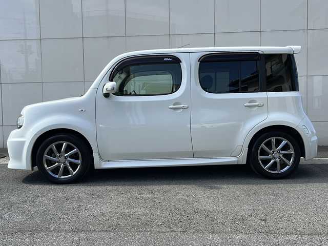 日産 キューブ ライダー パフォーマンス 埼玉県 2016(平28)年 7万km ブリリアントホワイトパール (株)IDOMが運営する【じしゃロン熊谷店】の自社ローン専用車両になりますこちらは現金またはオートローンご利用時の価格です。自社ローンご希望の方は別途その旨お申付け下さい/純正ナビ/　(フルセグTV/CD/DVD/BT/AM/FM/AUX/ipod)/純正16インチアルミホイール/純正フロアマット/オートエアコン/ヘッドライトレベライザー/純正ドアバイザー/エコモード/スマートキー/スペアキー１本/プッシュスタート/パワーステアリング/パワーウィンドウ/アイドリングストップ/横滑り防止機能/盗難防止装置