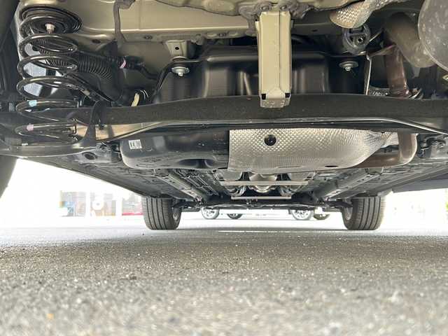 トヨタ カローラ クロス Z 東京都 2022(令4)年 0.6万km アティチュードブラックマイカ ワンオーナー/純正ナビ/Miracast/BT/USB/バック/サイド/全方位カメラ/電動リアゲート/クルーズコントロール追従機能有/ガラスルーフ/運転席パワーシート/運転席助手席シートヒーター/ハーフレザーシート/電動パーキングブレーキ/ドライブレコーダー/ビルトインETC2.0/前後コーナーセンサー/オートマチックハイビーム/デジタルミラー/LEDヘッドライト/SOSコール/純正アルミホイール/横滑り防止装置/レーンキープアシスト/アンチブレーキングシステム/盗難防止装置/衝突被害軽減システム/Wエアバック/保証書・取扱説明書.記録簿