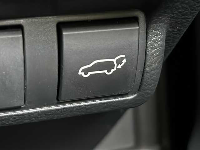 トヨタ カローラ クロス Z 東京都 2022(令4)年 0.6万km アティチュードブラックマイカ ワンオーナー/純正ナビ/Miracast/BT/USB/バック/サイド/全方位カメラ/電動リアゲート/クルーズコントロール追従機能有/ガラスルーフ/運転席パワーシート/運転席助手席シートヒーター/ハーフレザーシート/電動パーキングブレーキ/ドライブレコーダー/ビルトインETC2.0/前後コーナーセンサー/オートマチックハイビーム/デジタルミラー/LEDヘッドライト/SOSコール/純正アルミホイール/横滑り防止装置/レーンキープアシスト/アンチブレーキングシステム/盗難防止装置/衝突被害軽減システム/Wエアバック/保証書・取扱説明書.記録簿