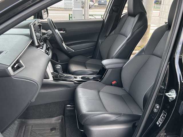 トヨタ カローラ クロス Z 東京都 2022(令4)年 0.6万km アティチュードブラックマイカ ワンオーナー/純正ナビ/Miracast/BT/USB/バック/サイド/全方位カメラ/電動リアゲート/クルーズコントロール追従機能有/ガラスルーフ/運転席パワーシート/運転席助手席シートヒーター/ハーフレザーシート/電動パーキングブレーキ/ドライブレコーダー/ビルトインETC2.0/前後コーナーセンサー/オートマチックハイビーム/デジタルミラー/LEDヘッドライト/SOSコール/純正アルミホイール/横滑り防止装置/レーンキープアシスト/アンチブレーキングシステム/盗難防止装置/衝突被害軽減システム/Wエアバック/保証書・取扱説明書.記録簿