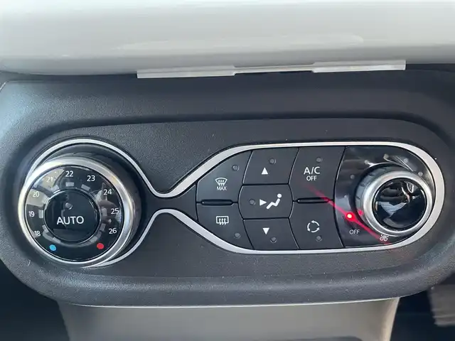 ルノー トゥインゴ インテンス キャンバストップ 栃木県 2017(平29)年 6.1万km 白 キャンバズトップ/クルーズコントロール/純正オーディオ/(CD/AUX/USB)/MTモード付AT/LEDヘッドライト/オートライト/フォグランプ/革巻きステアリング/リモコンキー/スペアキー/フロアマット/純正アルミ15インチ